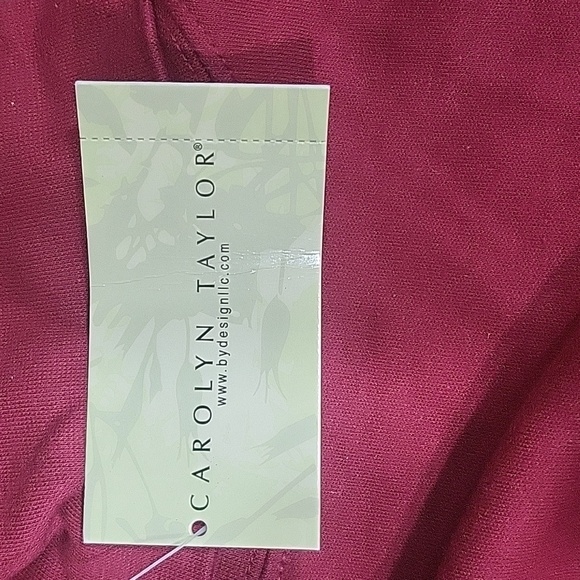 NWT Dark Red Caryolyn Taylor Turtleneck Size Medium - Picture 4 of 6